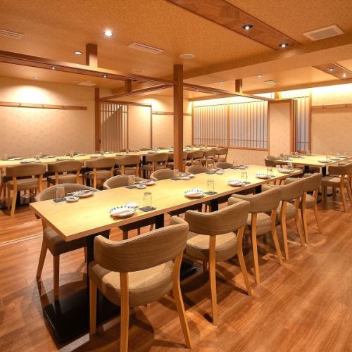 一個可容納多達 64 人的大型宴會廳！