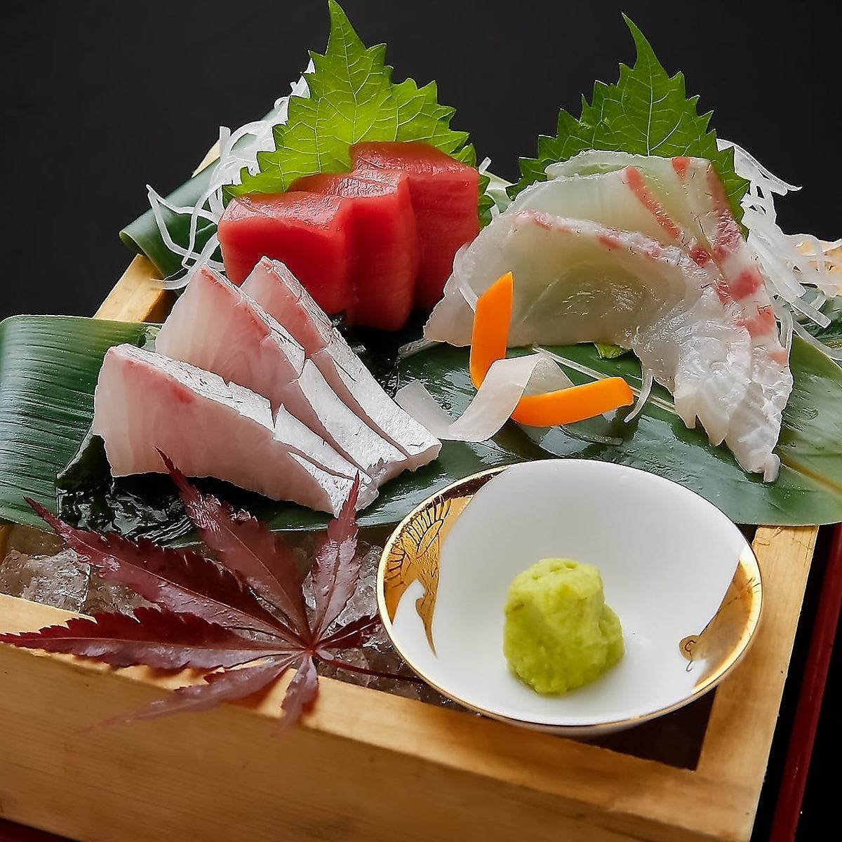 鯛の姿造り等、漁港直送の新鮮な海鮮をご用意しております♪