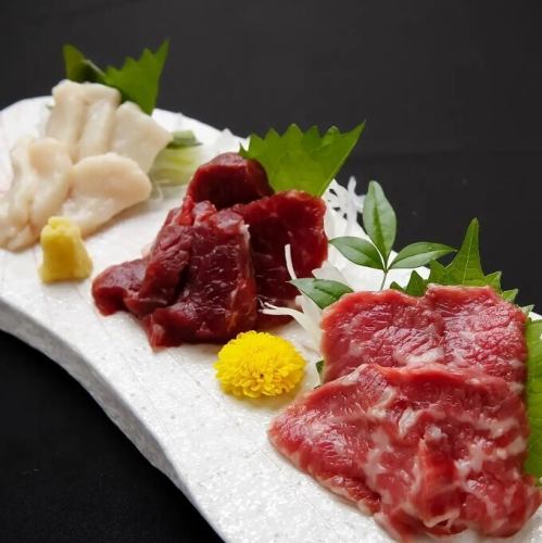 熊本高級馬刺し専門店から直送!馬刺し盛合せ中とろ・ロース・たてがみ