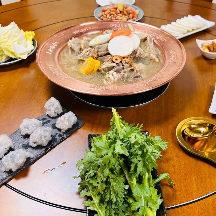 本場中国のラム肉料理を中心としたコースは宴会にオススメ!