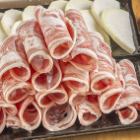 四海居のラム肉スライス