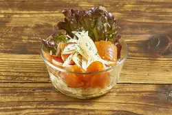Smoked salmon and onion marinade with white wine vinegar