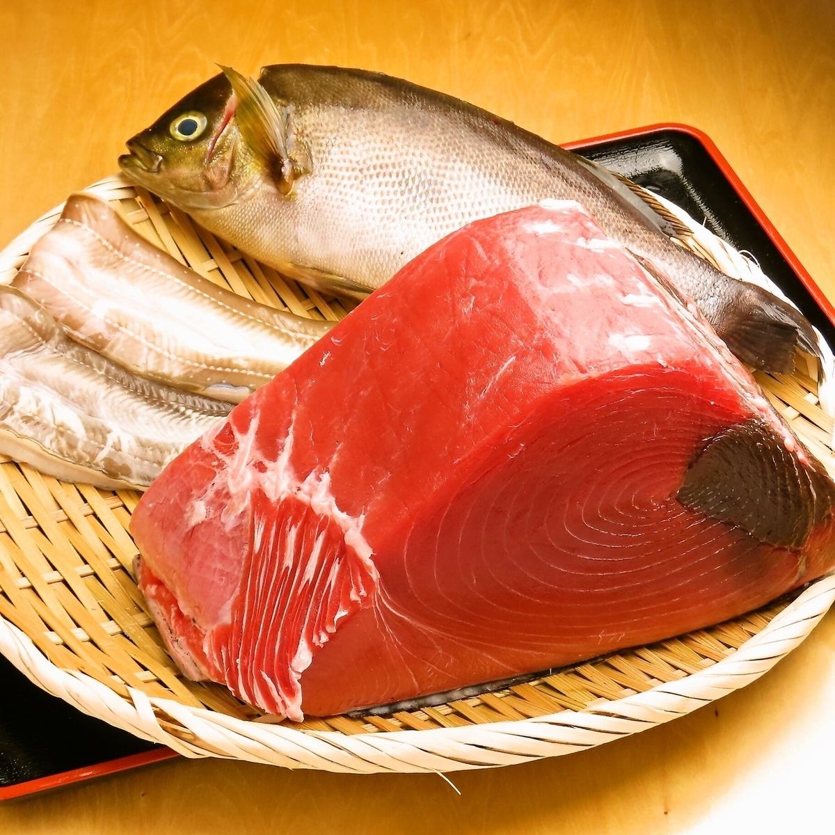 【海鮮丼】毎朝豊洲で仕入れる新鮮で最高の海鮮をお得に◎