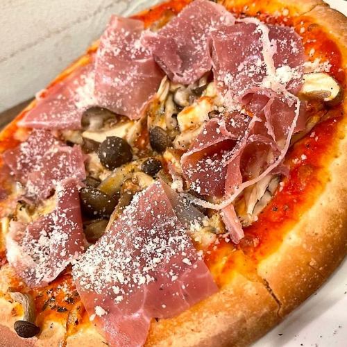 Prosciutto and porcini mushroom pizza