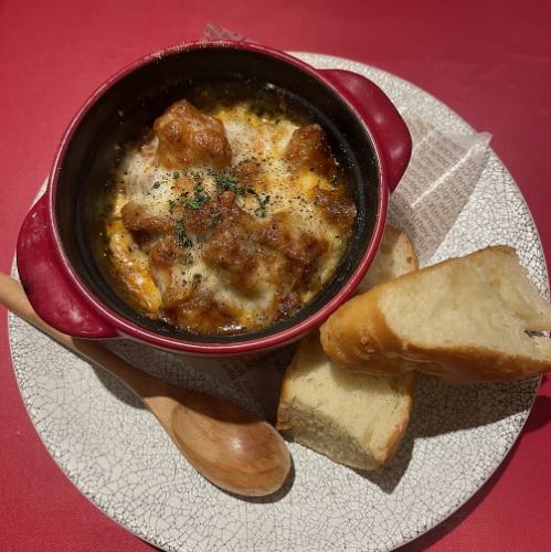 牛すじと布引大根のトマト煮込みチーズ焼き