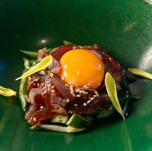 熊本県産和牛イチボの九条ネギ塩ユッケ