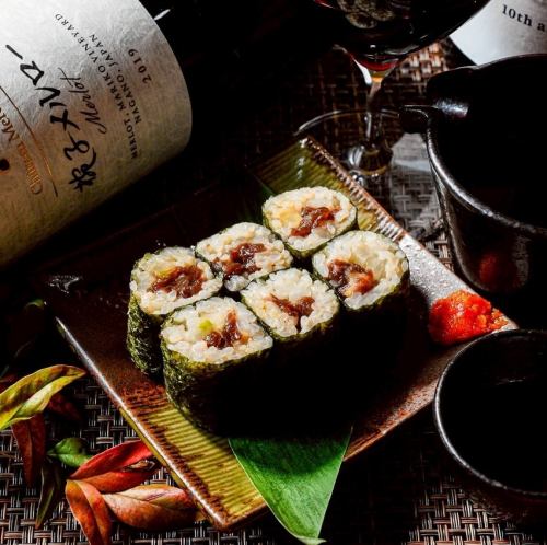 馬刺しのトロタク巻き