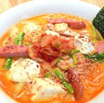 Chicken breast, kimchi and tofu jjigae-style soup pasta