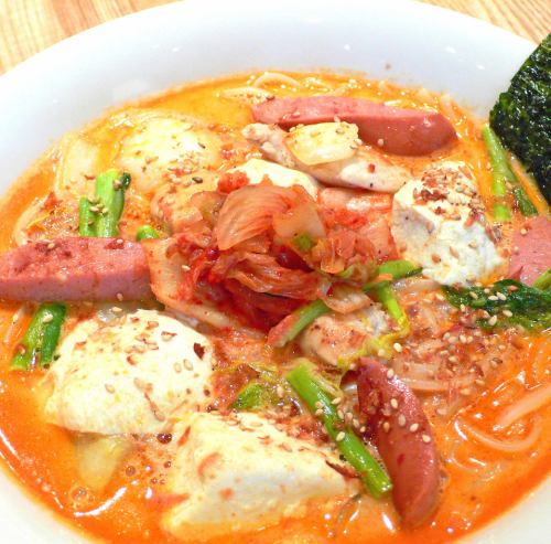 Chicken breast, kimchi and tofu jjigae-style soup pasta