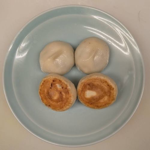 【餃子の餡と小籠包の出汁が融合！？旨味が凝縮された濃厚な肉汁！】餃包(ギョウパオ)4個500円(税込)