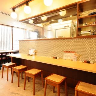 The counter seats allow you to enjoy the excitement of watching the food being cooked right in front of you, and are a special seat surrounded by the fragrant sounds and aromas.You can enjoy a luxurious time watching the artisans at work and tasting the deliciousness of freshly baked bread as soon as possible.Singles are also welcome♪