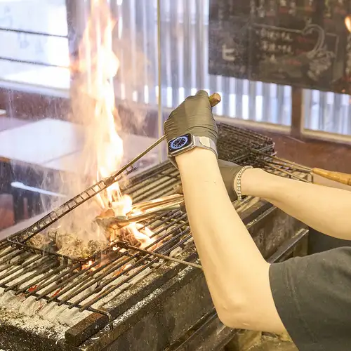 【人気No.1コース】地鶏刺し＆京赤地鶏の炙り焼きに、2時間＋30分延長OKの飲み放題つきで5,500円