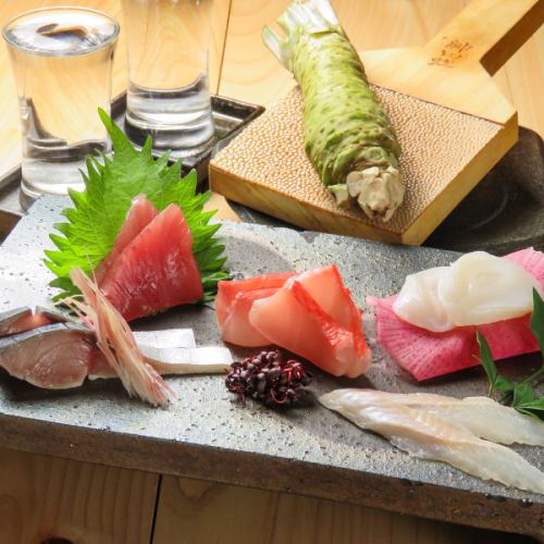 Enjoy the assortment of seasonal sashimi!