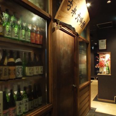 日本酒が豊富な[方舟　大吟醸　いろり]。利酒師・酒匠が選んだ銘酒が、数多く揃っています。北陸の地酒が250種類並んだ日本酒セラーは圧巻。お好みの飲み方でご提供致します。
