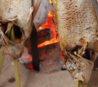 【極】喉黒・松阪牛・紅ずわい蟹・桜鯛等いろり焼き5種と蛍烏賊と春野菜炊合わせなど～全10品～