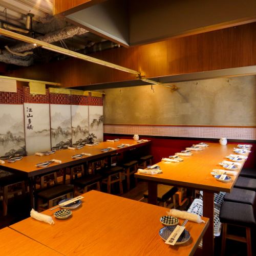 您可以預訂整個空間供您專屬使用。假日期間，我們提供私人和團體包場服務，承辦迎賓宴、歡送宴及其他宴會，建議您儘早預訂！我們也接受小型團體的場地租賃。請隨時與我們聯繫！