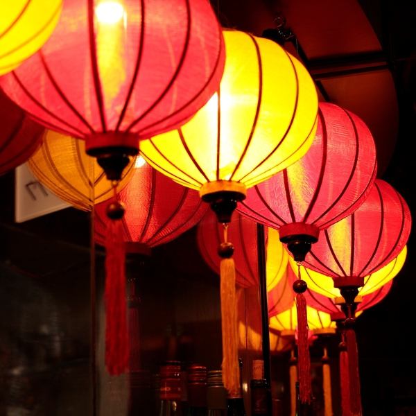 Innumerable colorful and suspiciously lit lanterns ... The birth of a new nightlife spot ♪ In such an atmosphere, dim sum is enthusiastic ... Sparkling wine soothes your throat ... It's quite strange, but definitely a new type of playground has been created ^ ^ ^