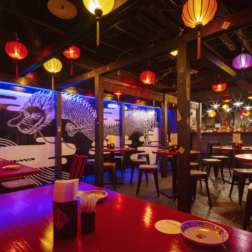 A mysterious and fascinating interior with plenty of Taiwanese night market atmosphere