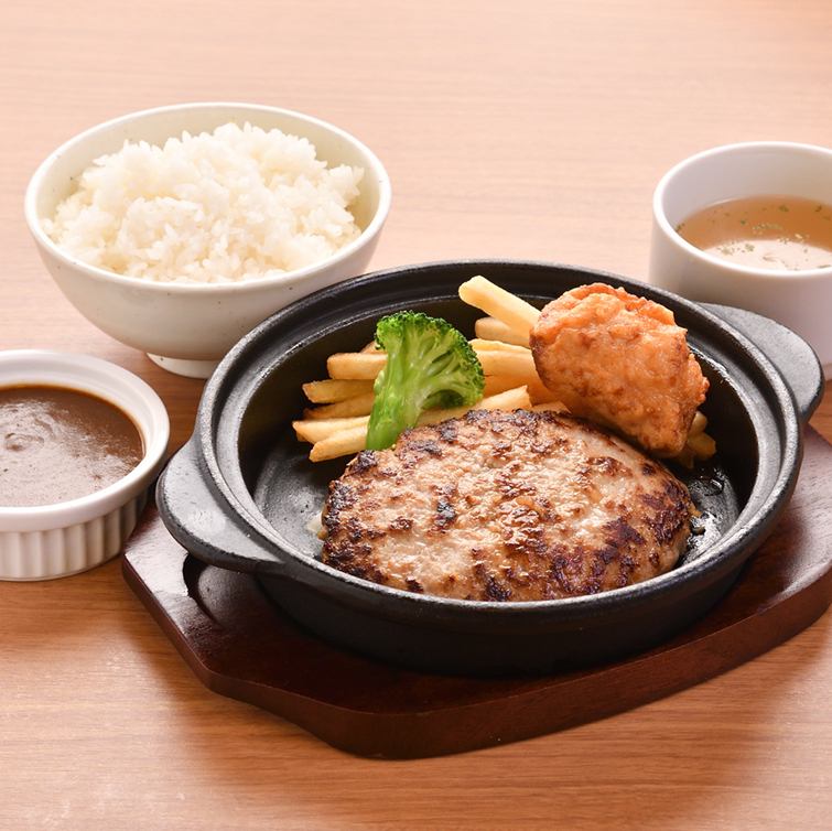ハンバーグもカレーもザンギも食べられるよくばりセットをご用意