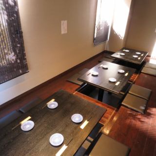 A private room with a sunken kotatsu.Accommodates up to 34 people.Perfect for banquets with families or small groups, as well as parties with a large number of people to enjoy in a friendly atmosphere.You can relax and unwind in our quaint atmosphere.