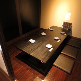 A spacious private room with a sunken kotatsu.Available for up to 8 people.This is a recommended seating area for company banquets and entertainment.This is a popular seat and fills up quickly, so please make your reservation early.