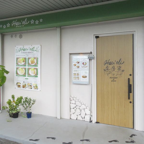 団体様でのご利用に際し、14名様以上で店内貸切を承ります。テーブル席(最大14名様)とカウンター席(4名様)をご用意。ご希望に応じてテーブルを追加し、最大18名様までお席の調整が可能です(席が狭くなる場合がございますので、詳細はお気軽にご相談ください)。周りを気にせず楽しいひとときをお過ごしいただけます。