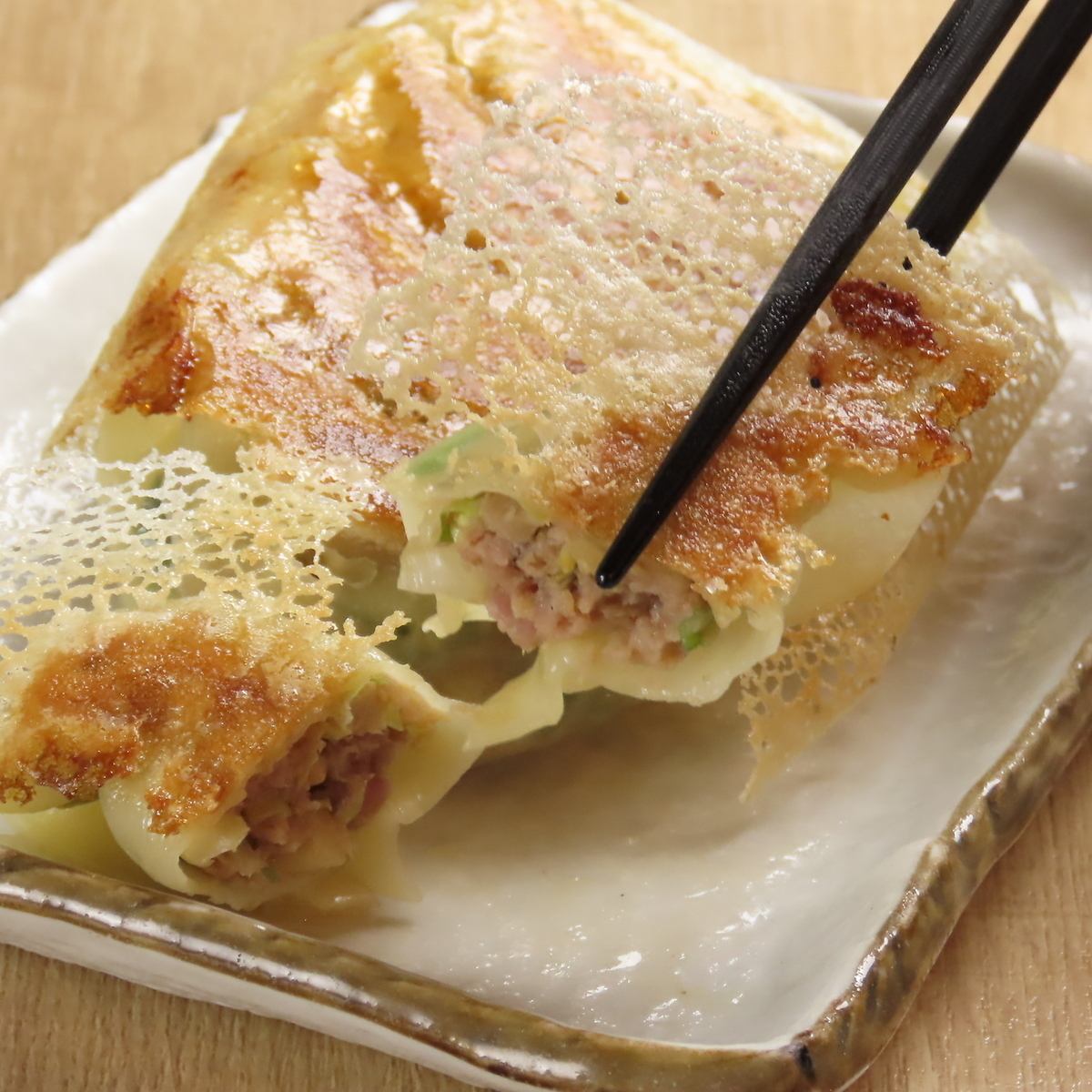 餃子はもちろん焼鳥などの様々なメニュ―を取り揃えております♪