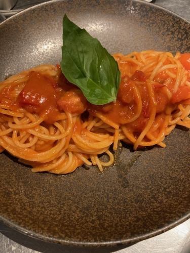 意大利面配熟番茄酱