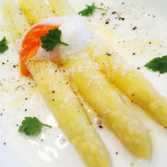Italian white asparagus topped with soft-boiled egg