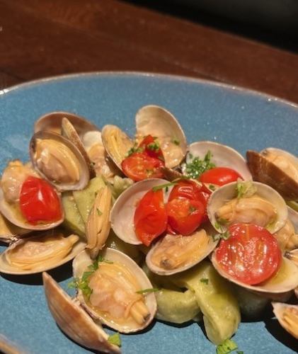 岩海苔を練り込んだ手打ちパスタ　シャラティエッリボンゴレ　ビアンコ