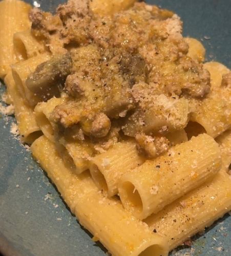 ハーブ香る豚ひき肉と白茄子のラグービアンコリガトーニ