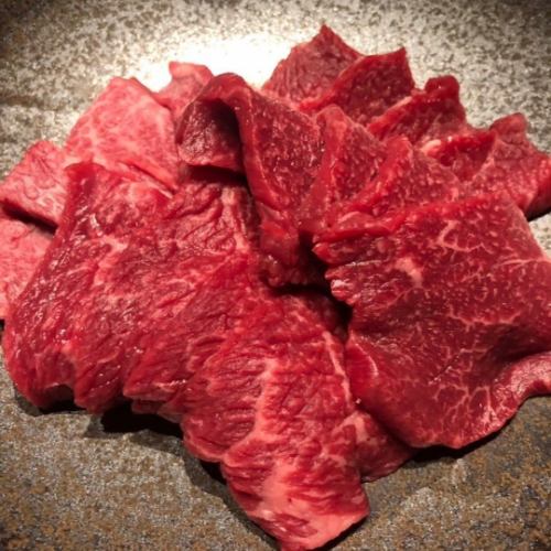 要予約!【肉料理】赤身が美味しい希少部位を、厚みのあるカットで。満足度が上がる食べ方です!