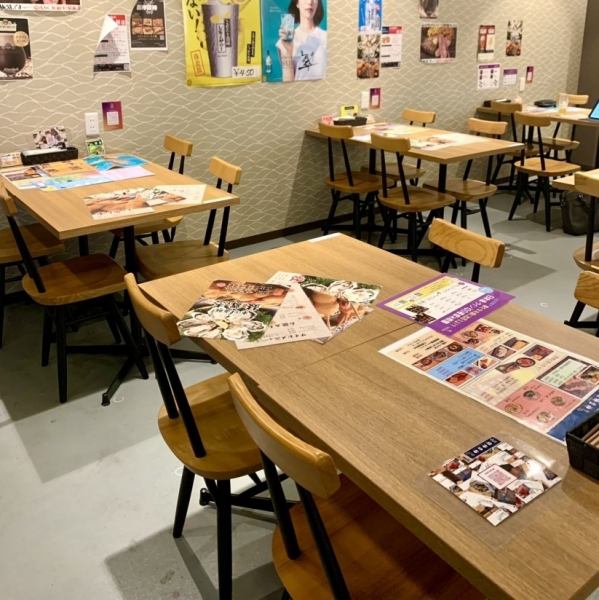 『仙台みらいん横丁』はモバイルオーダーの仕組みを使うことで、席を移動せずに全ての店の料理を自由に注文できるのが特徴！グループで来店した場合も、各自が好きなお店の料理を注文する、ということが可能です。