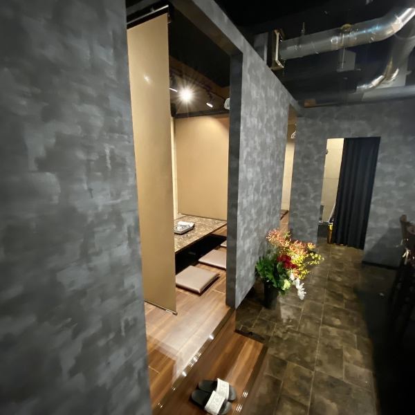 The digging seats can be divided into semi-private rooms, so you can have a relaxing meal! It can be used for a variety of occasions, from small drinking parties to large banquets.A banquet in a semi-private room can accommodate up to 20 people ♪