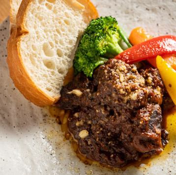 牛ホホ肉のワイン煮込み