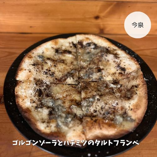 Gorgonzola 和蜂蜜 tarte flambée（阿爾薩斯披薩）