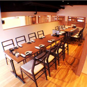 Table seats The table seats on the mezzanine floor are perfect for girls' parties and parties. We offer banquet courses with all-you-can-drink starting from 3,500 yen.We also have a premium all-you-can-drink plan that includes branded shochu.