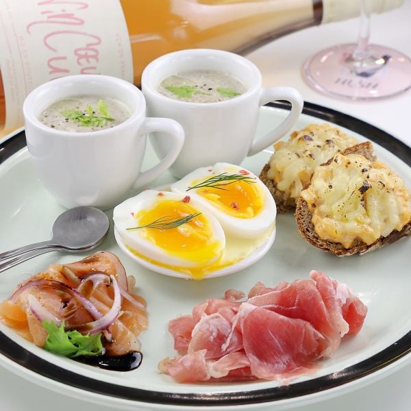 【まずはこれ！】Hushおすすめの前菜盛り合わせ一人前880円