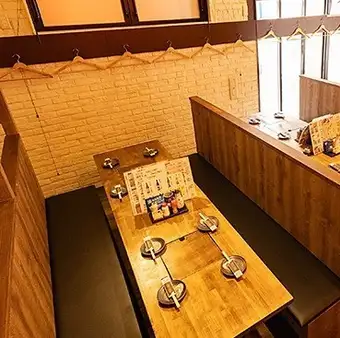 宴会に使い勝手の良い4名様がけのBOX席です。