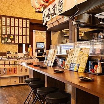 お一人様、仕事終わりのチョイ飲みにもピッタリなカウンターのお席です。