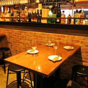 Table seats in the store.Enjoy carefully selected natural wines and our specialty dishes ☆ Perfect for joint parties !! There is no doubt that it will be exciting !!