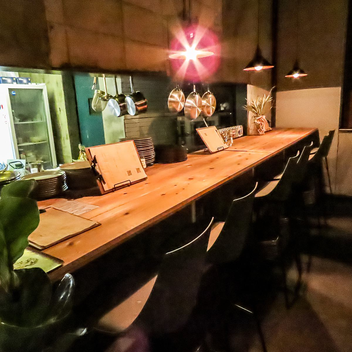 隠れ家のような店内で特別なひとときをおすごしください。