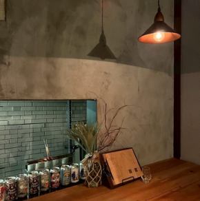 木のぬくもり感じるカウンター