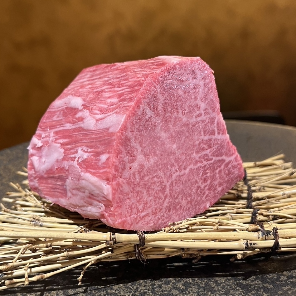 【世界が誇る神戸ビーフや各産地の黒毛和牛使用】賞付きのお肉も