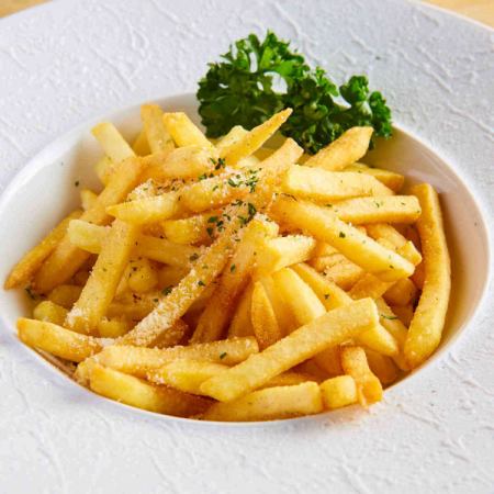 freshly fried potato fries