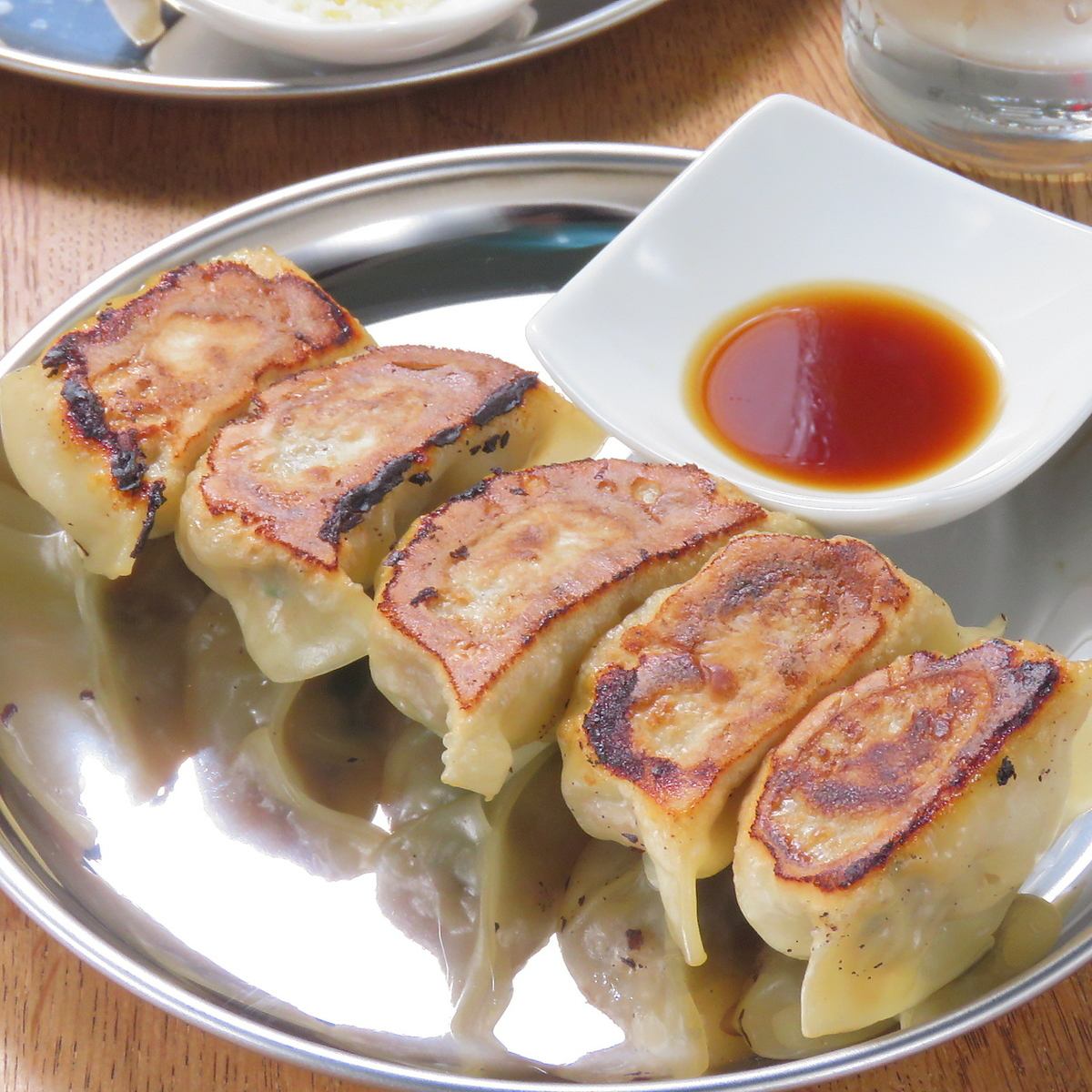 Our special sake dumplings are a variety of creative gyoza ♪ All items are 500 yen