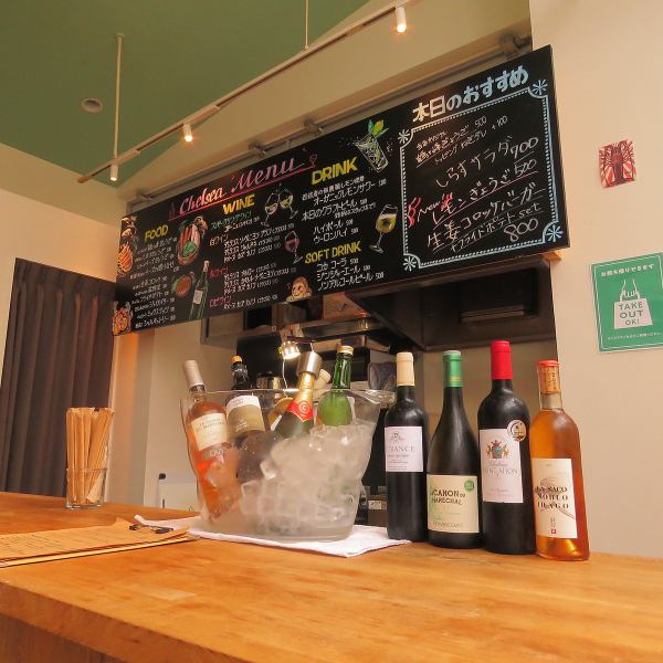 [Counter seats] The menu is posted on the blackboard in the store, so it's easy to see! We also have information on recommended dishes using seasonal ingredients and limited-edition sake, so please look forward to it♪