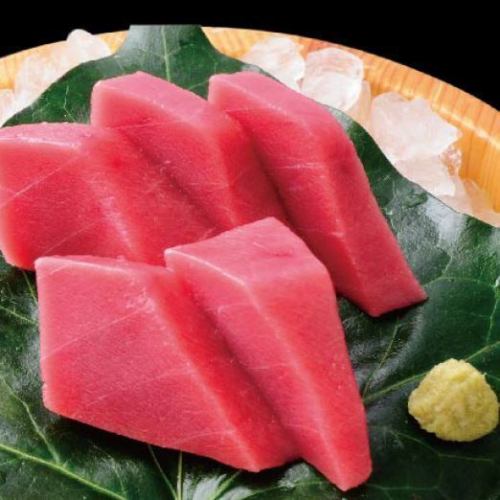 In addition to the standard sashimi, you can also enjoy a different dish each day.*The image shows bluefin tuna (red meat).