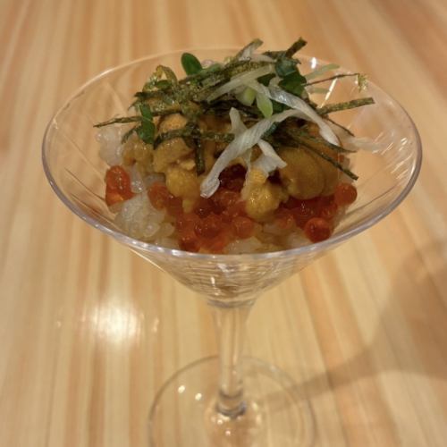 イクラと雲丹の海鮮寿司