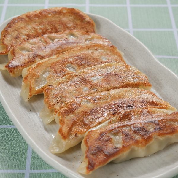 ≪女性にも大人気★お酒がススム中華料理ナンバーワン♪≫ 一心特製餃子 ￥660(税込)
